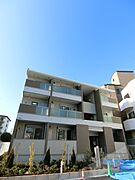 和泉府中駅より徒歩9分 3階 築6年の賃貸物件