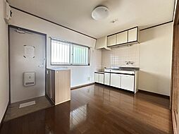 パークフルール 102 1階2DKのリビング/ダイニング