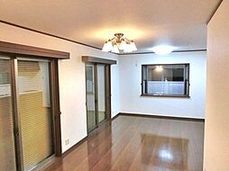 麻生区岡上1丁目貸戸建 4LDKのリビング/ダイニング