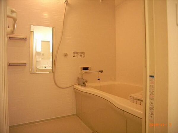 画像11:■浴室■ホワイトで統一された清潔感のある浴室です☆