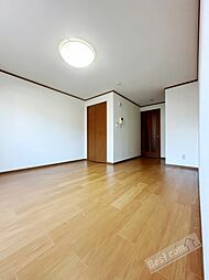 エステート・レイＩ 102 1階1Kのリビング/ダイニング