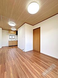 新緑のショコラティエ 101 1階5LDKのリビング/ダイニング