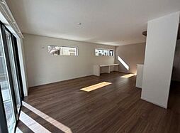 Ｋｏｌｅｔ船橋三咲12 4LDKのリビング/ダイニング