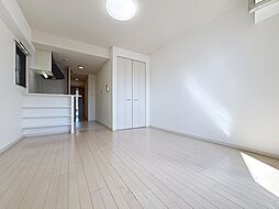 メゾンアイリス 402 4階ワンルームのリビング/ダイニング