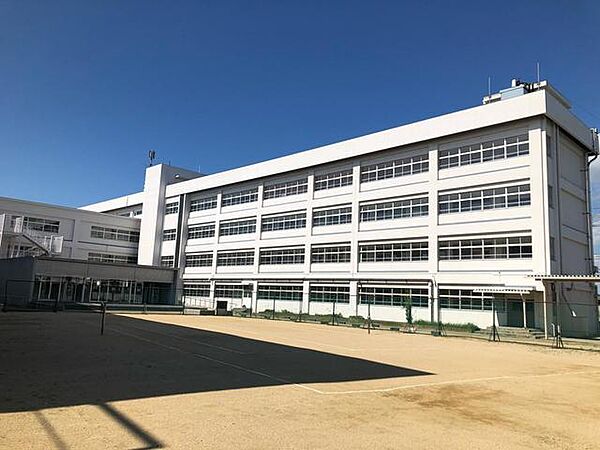 画像23:泉佐野市立第三中学校 862m