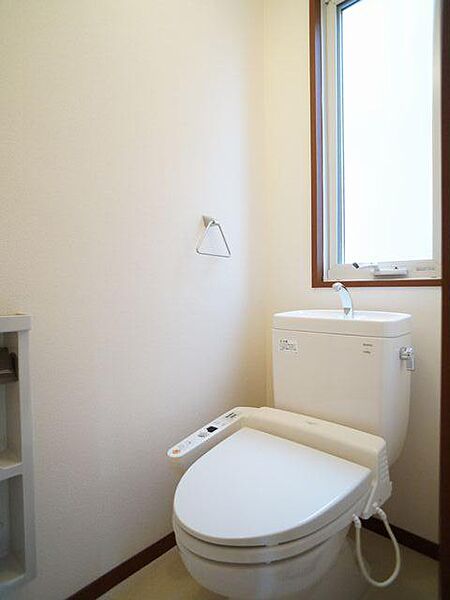 画像10:【トイレ】今や老若男女に必須アイテムの洗浄機能付暖房便座です！※現在入居中の為、写真はイメージになります。