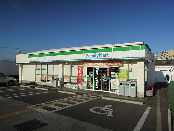 画像26:ファミリーマート岸和田野田町二丁目店 864m