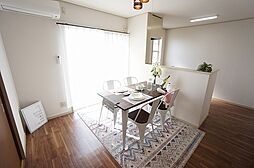 ウォールデンヒルズI 202 2階2LDKのリビング/ダイニング