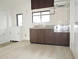 ファミーラシオン 202 2階2DKのリビング/ダイニング