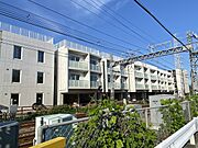 読売ランド前駅より徒歩6分 築3年9ヶ月 3階建の賃貸物件