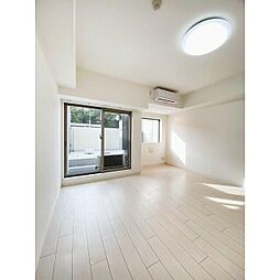 Beverly Homes 赤塚公園II 地下1階1Kのリビング/ダイニング