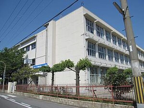 画像26:堺市立三国丘中学校 386m