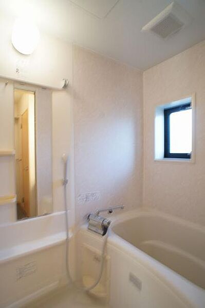 画像7:【浴室】1日の終わりは清潔感のある快適な空間で、ゆっくりと疲れを癒してください♪