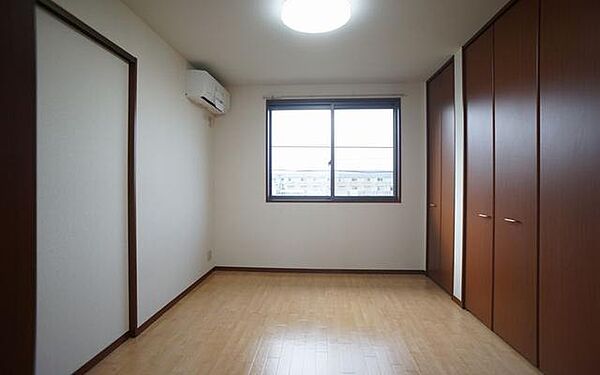 画像8:エアコン、天井ＬＥＤ照明付　2部屋目の洋室です。