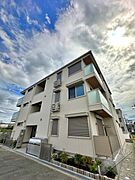 新加美駅より徒歩5分 築2年11ヶ月 3階建の賃貸物件