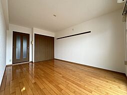 多摩都市モノレール 中央大学・明星大学駅 徒歩3分の賃貸マンション 1階1Kのリビング/ダイニング