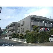 梶が谷駅より徒歩15分 築31年8ヶ月 3階建の賃貸物件