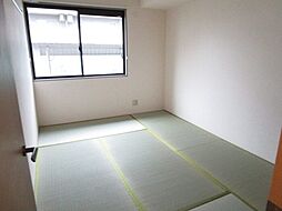 ラ・グランドゥール 1階2LDKのリビング/ダイニング