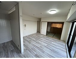 アスリートタウンKOIZUMI 4階3LDKのリビング/ダイニング