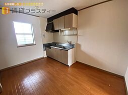 京成本線 船橋競馬場駅 徒歩7分の賃貸アパート 2階2DKのリビング/ダイニング