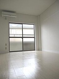 サン・ドミール 1階ワンルームのリビング/ダイニング