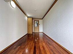 多摩都市モノレール 中央大学・明星大学駅 徒歩3分の賃貸マンション 2階1Kのリビング/ダイニング