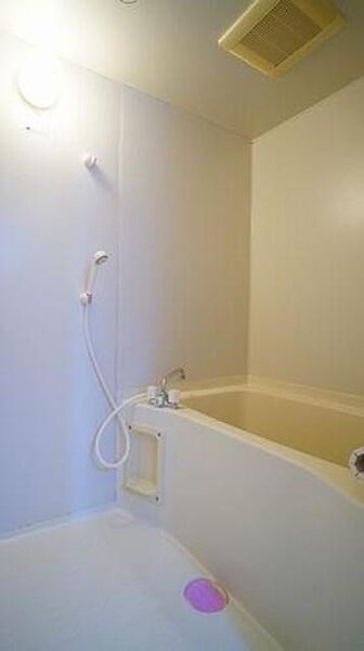 画像10:浴室は追い焚き給湯機能付きでいつでもポカポカです♪