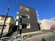 社家駅より徒歩13分 築1年11ヶ月 3階建の賃貸物件