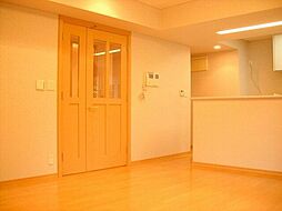 JR山手線 渋谷駅 徒歩16分の賃貸マンション 1階2LDKのリビング/ダイニング