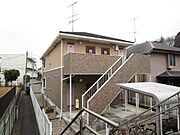 鶴川駅より徒歩8分 築16年1ヶ月 2階建の賃貸物件