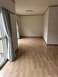 つくし野2丁目仮住まい兼用貸家 3LDKのリビング/ダイニング