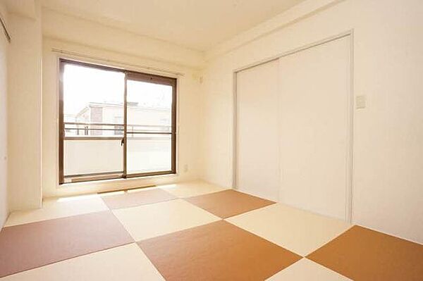 画像12:【和室】デザイン性のあるモダン畳のお部屋となっております♪