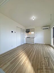 ジーメゾン上野町 1階1LDKのリビング/ダイニング