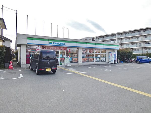 ファミリーマート西武立川店 306m