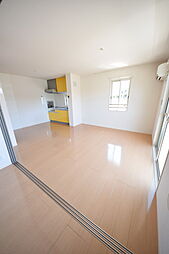 小田急多摩線 黒川駅 徒歩8分の賃貸アパート 2階2LDKのリビング/ダイニング