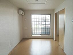 ユーヴェSVI 2階1LDKのリビング/ダイニング