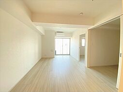 コンフォリア・リヴ千住 11階2LDKのリビング/ダイニング