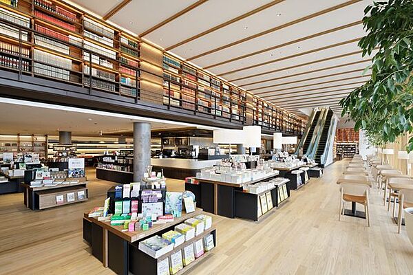 画像28:スターバックスコーヒー蔦屋書店和歌山市民図書館店 310m