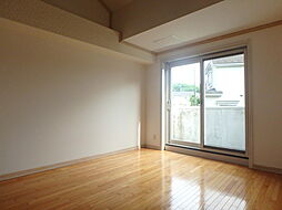 カメリエA 105 1階1Kのリビング/ダイニング