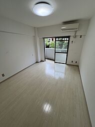 グリーンハイム瓜生 110 1階ワンルームのリビング/ダイニング