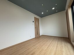 クォーク 3階1Kのリビング/ダイニング