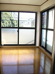 リッチモンド・イン 2階1LDKのリビング/ダイニング