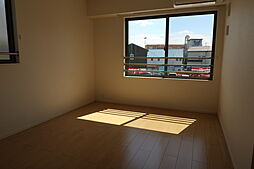 ニューベルトゥリー 2階1LDKのリビング/ダイニング