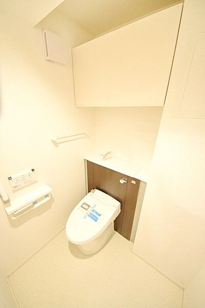 画像8:〜タンクレスのおしゃれなトイレっ〜