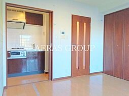 グリフィン・向ヶ丘遊園 5階1Kのリビング/ダイニング