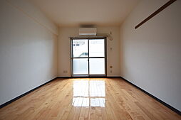 多摩都市モノレール 中央大学・明星大学駅 徒歩3分の賃貸マンション 1階1Kのリビング/ダイニング