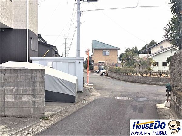 交通量が少ないので駐車もしやすいですね。