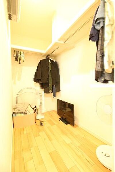 ＊2階8.25帖＊大容量のウォークインクローゼット付きです。たくさん収納ができるので、面倒な衣替えも不要です。