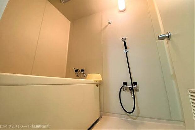浴室：バスとトイレは別々の造り。
