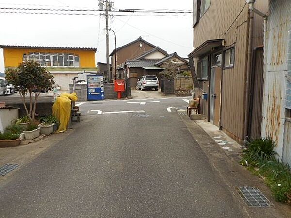 ＊南側前面道路＊幅員約6.2ｍ、間口約2.5ｍです。